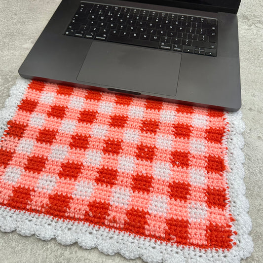 Gingham Scallop Edge Desk Mat