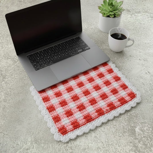 Gingham Scallop Edge Desk Mat